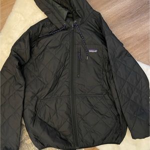 Men’s large Patagonia bomber jacket. In good condition